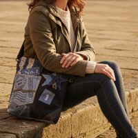 Sunsa Umhängetasche aus recycelter Jeans und schwarzem Canvas. Nachhaltige Damen Crossbody Bag