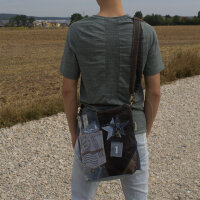Sunsa Umhängetasche aus recycelter Jeans und schwarzem Canvas. Nachhaltige Damen Crossbody Bag