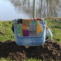 Sunsa Damen Messenger Tasche. Nachhaltige Umhängetasche aus recycelter Sari & Jeans