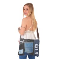 Sunsa Umhängetasche aus recycelter Jeans und schwarzen Canvas. Nachhaltige Tasche