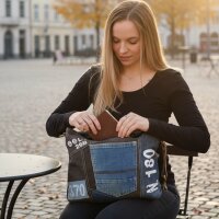 Sunsa Umhängetasche aus Upcycling Jeans und schwarzen Canvas. Tasche